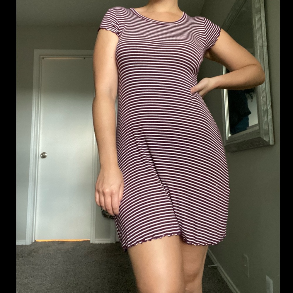 Offering a Forever 21 casual mini dress. Super stretchy and comfortable. - Picture 6 of 8